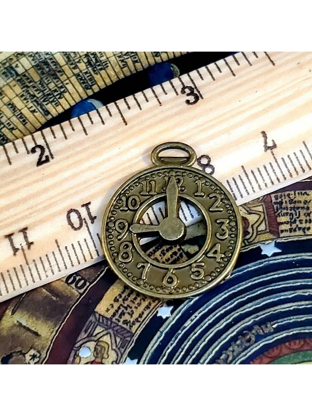Antique Brass Bronze Tone Artsy Retro Cool 25x21mm Clock Face Charms 4 pcs